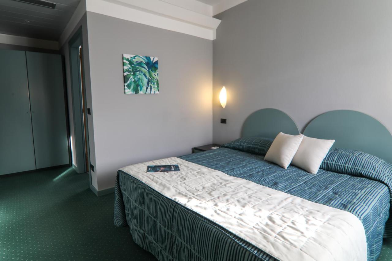 Hotel Vittoria Сондрио Экстерьер фото