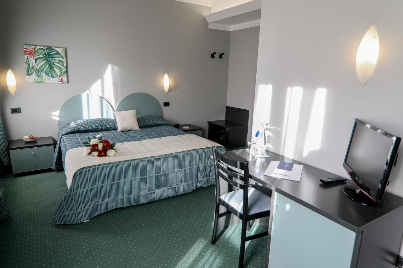 Hotel Vittoria Сондрио Экстерьер фото
