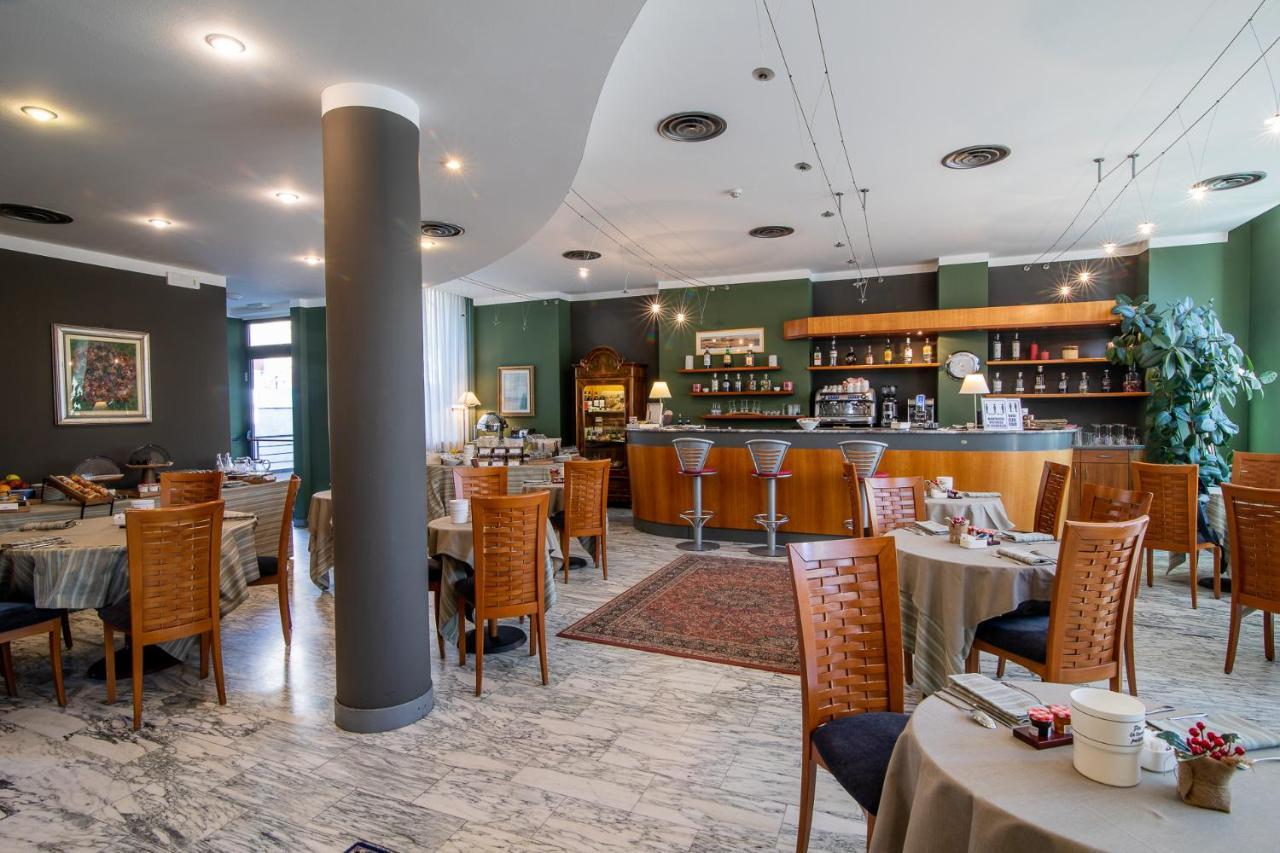 Hotel Vittoria Сондрио Экстерьер фото