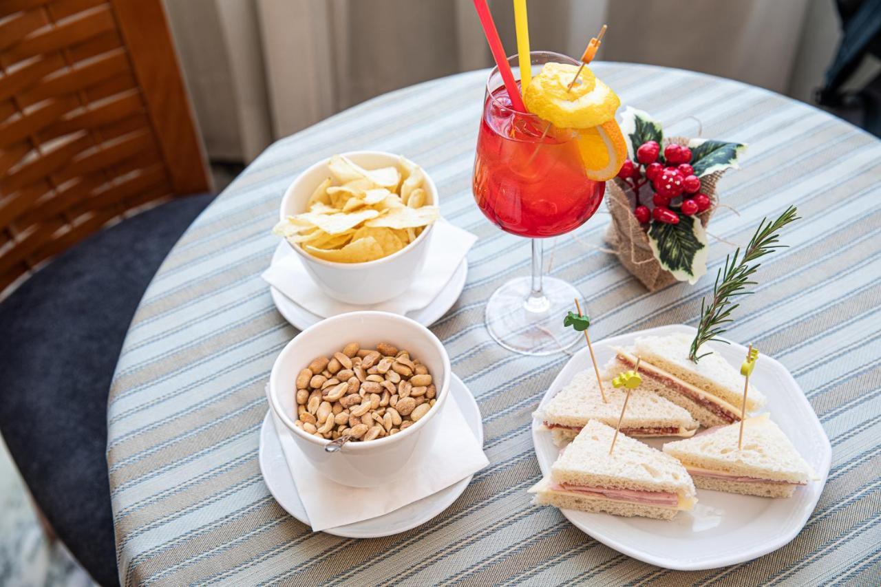 Hotel Vittoria Сондрио Экстерьер фото