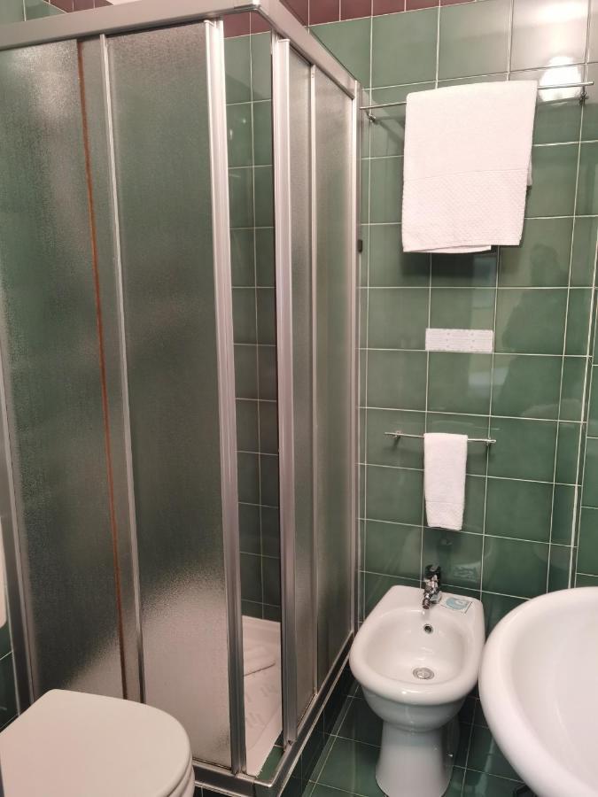 Hotel Vittoria Сондрио Экстерьер фото